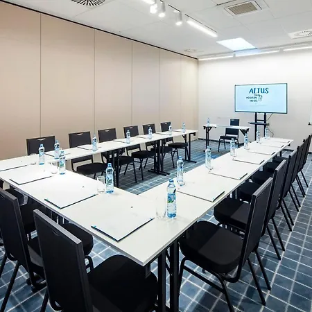 Altus Old Town - Destigo 3* Познань
